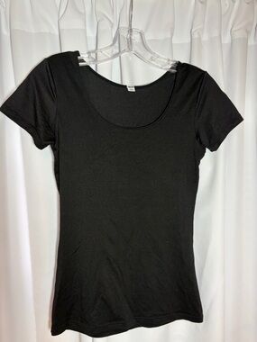 UNIQLO Black Heattech Short Sleeve T-Shirt size Small